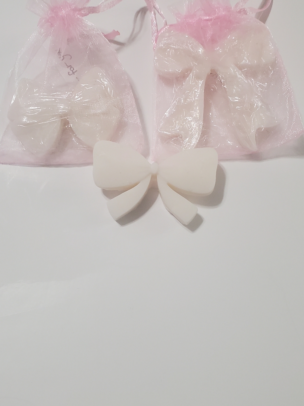 White Bow Soap with Pink Organza Bags